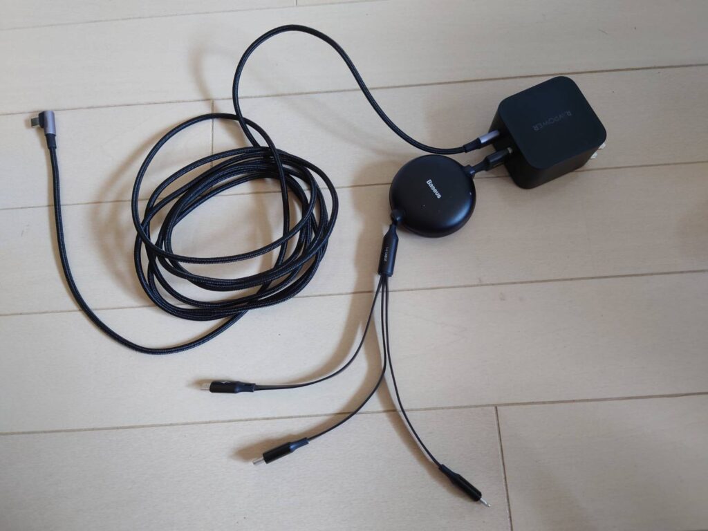 PD充電器(65W対応)・USB Cケーブル ・3in1充電器の写真