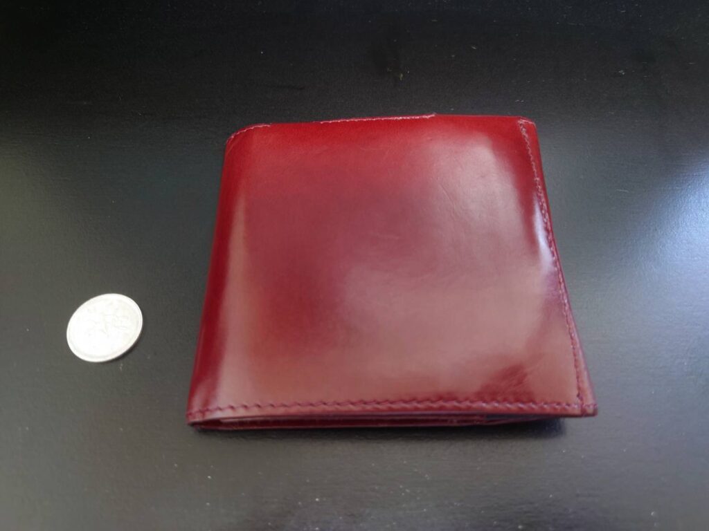 アブラサス薄い財布を裏から見た写真