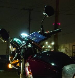 タブレットが使えるバイクのスマホホルダー